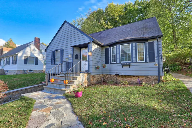 $259,900 | 102 Waverly Street, Waterbury, CT 06710