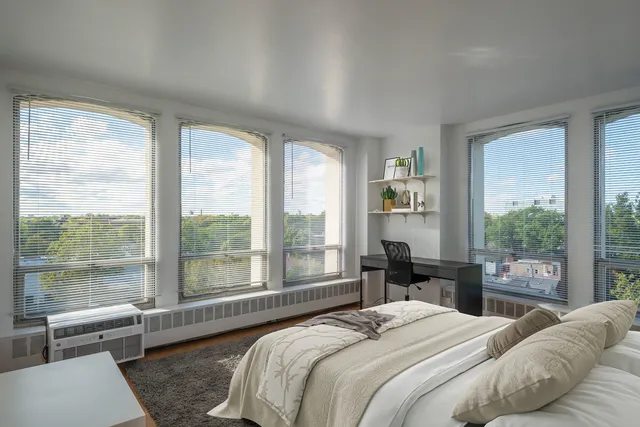 $2,600 | 1401 East 55th Street, Unit 701N, Chicago, IL 60615