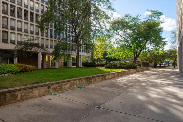 $2,600 | 1401 East 55th Street, Unit 701N, Chicago, IL 60615