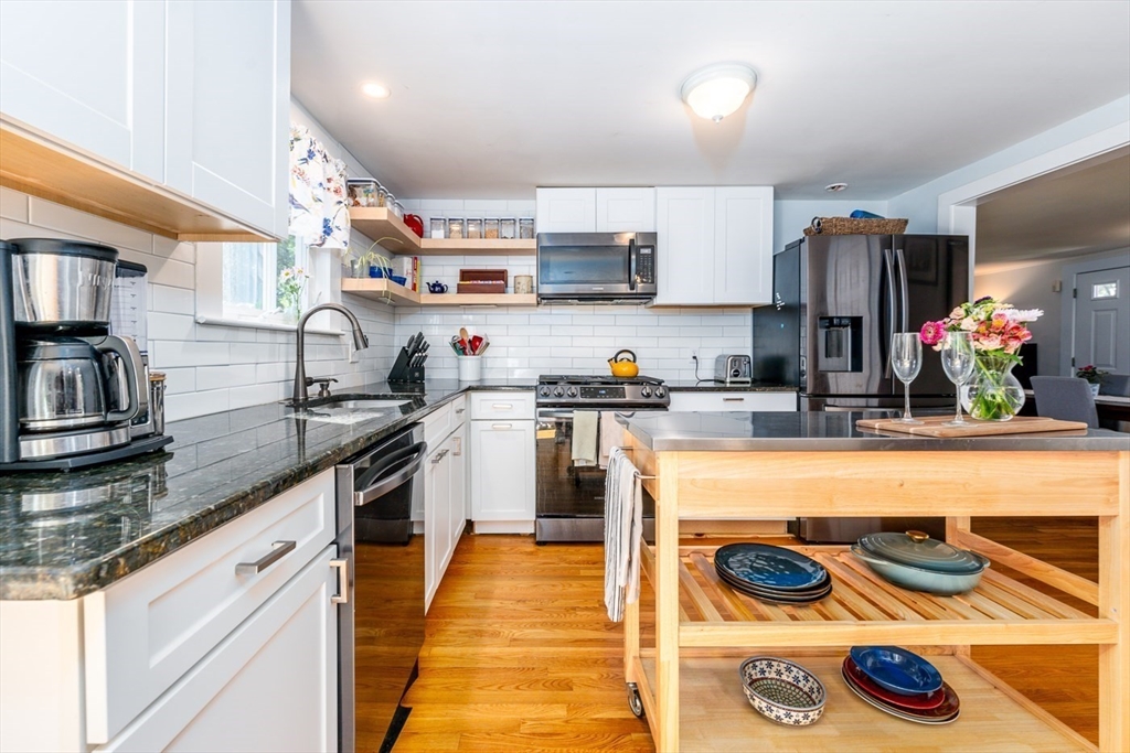 80 Dunns Pond Road Hyannis, MA 02601 - Photo 9 of 38 Gallery Image 9