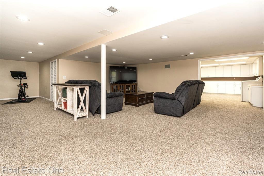 1124 Stellma Lane Rochester Hills, MI 48309 - Photo 29 of 44