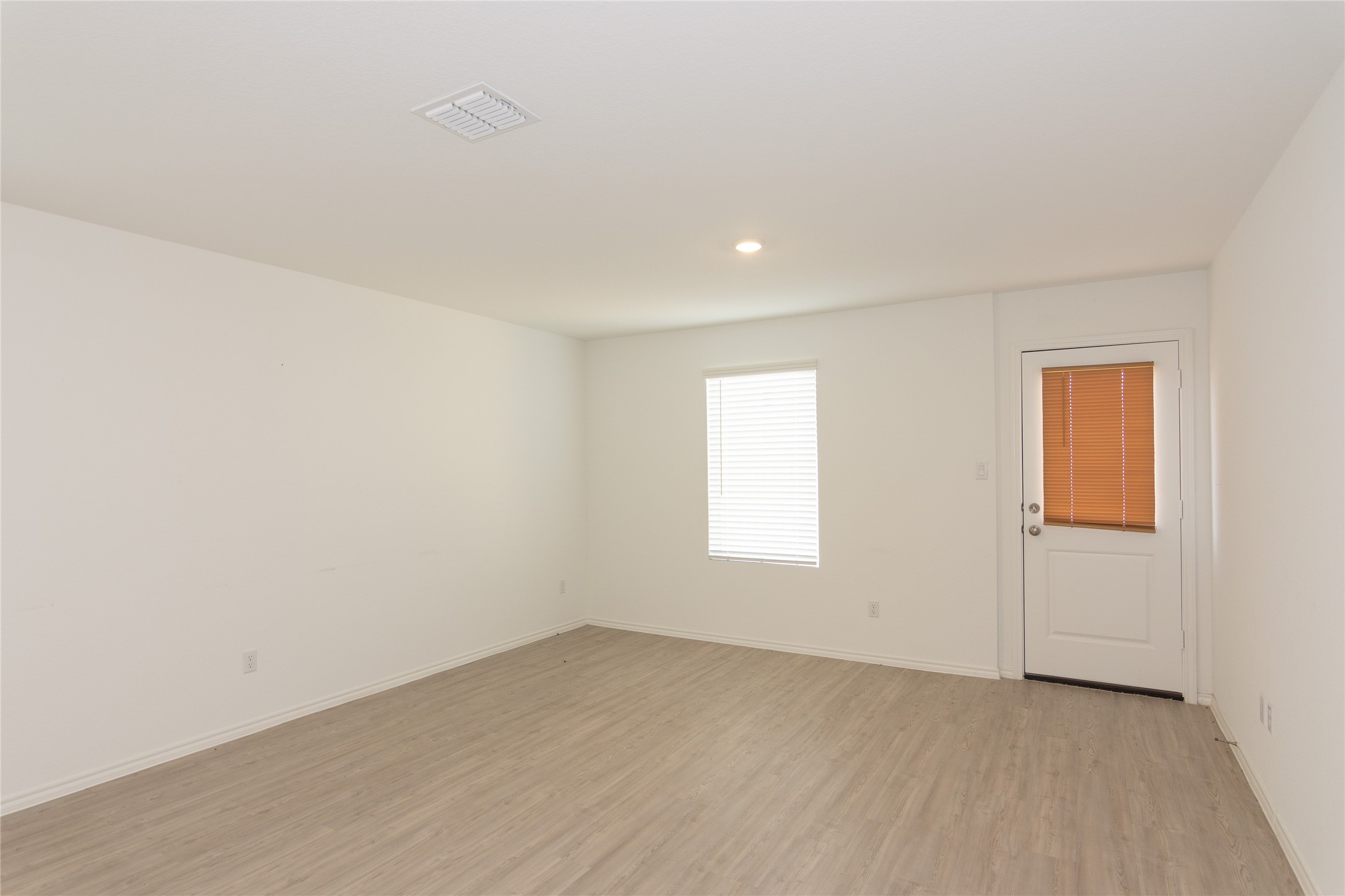 356 Marty Allen Loop Jarrell, TX 76537 - Photo 11 of 33 an empty room with a window