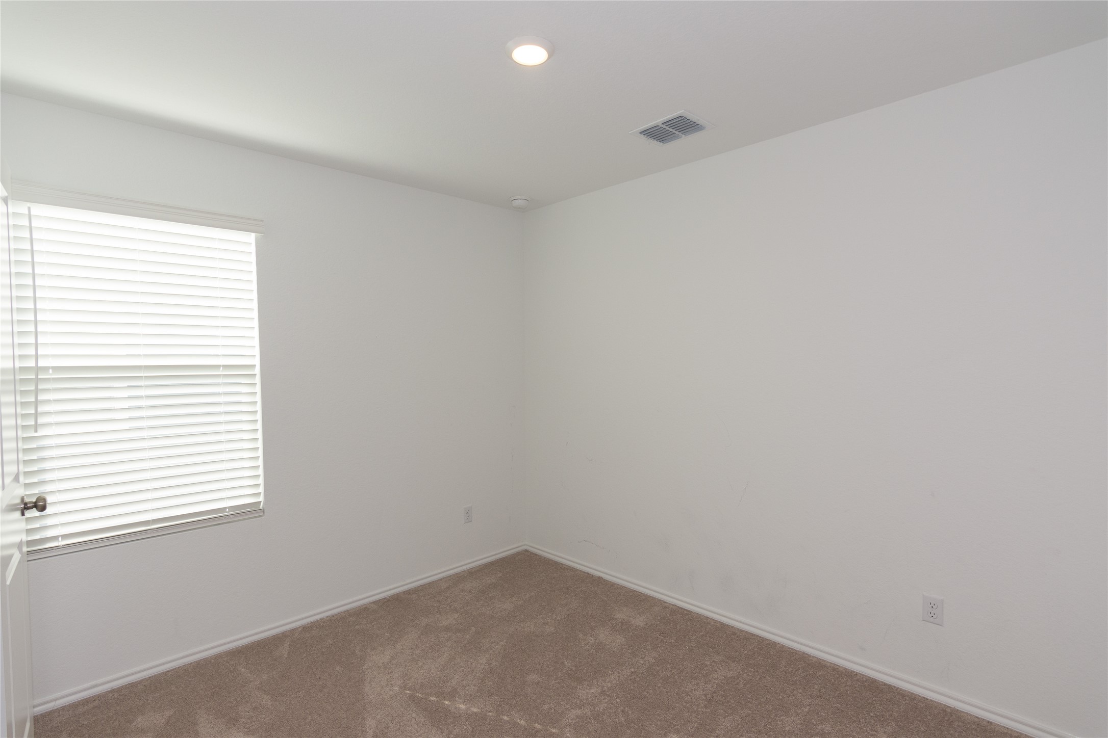 356 Marty Allen Loop Jarrell, TX 76537 - Photo 22 of 33 an empty room with a window