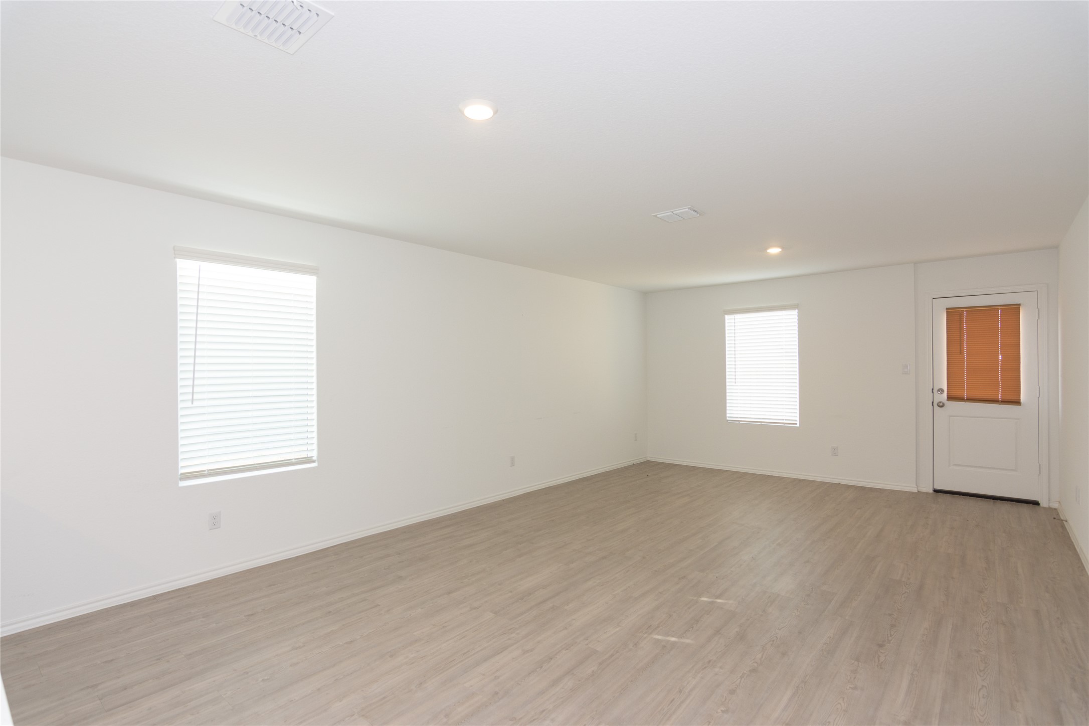356 Marty Allen Loop Jarrell, TX 76537 - Photo 5 of 33 an empty room with a window