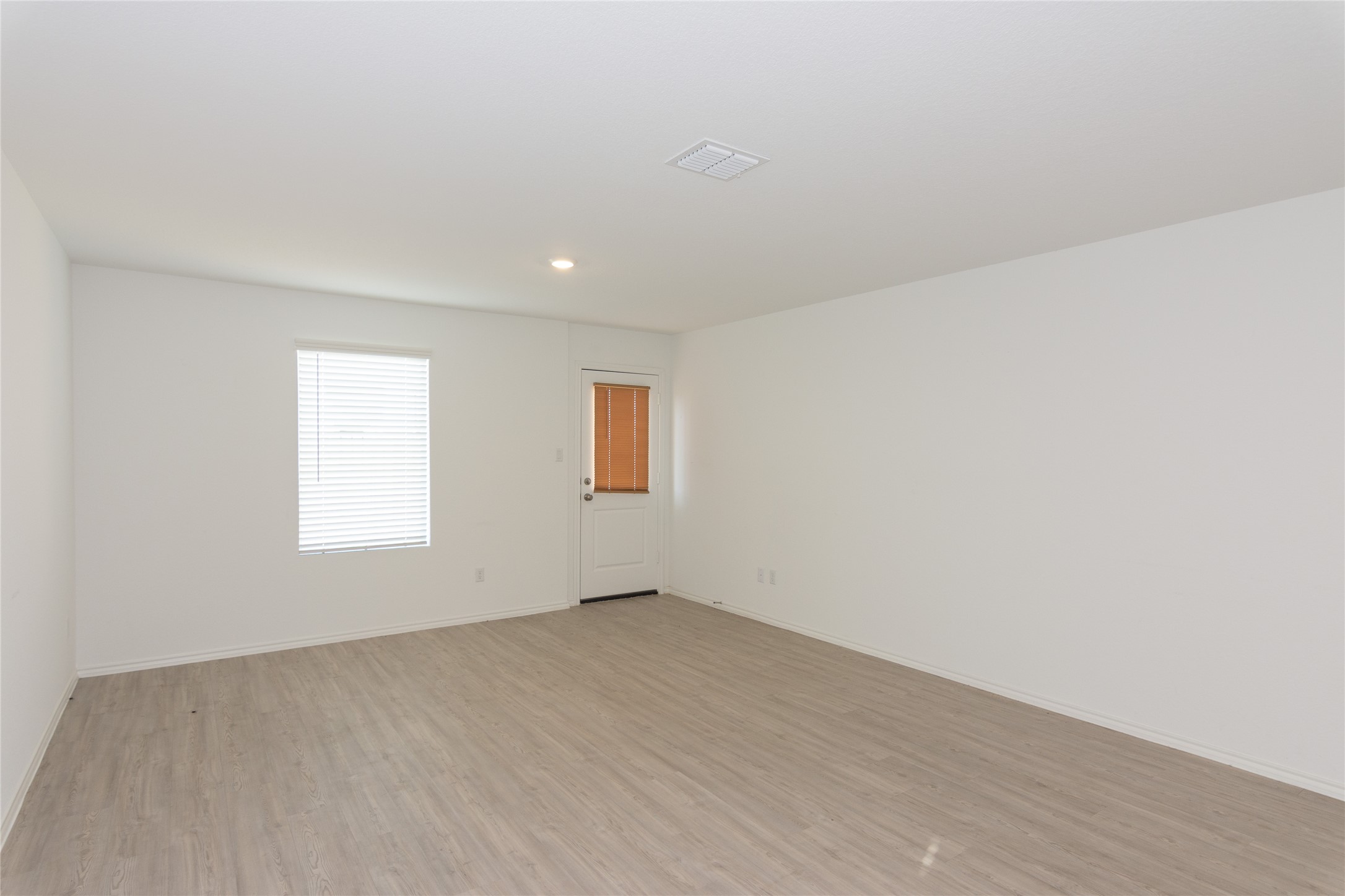 356 Marty Allen Loop Jarrell, TX 76537 - Photo 9 of 33 an empty room with a window