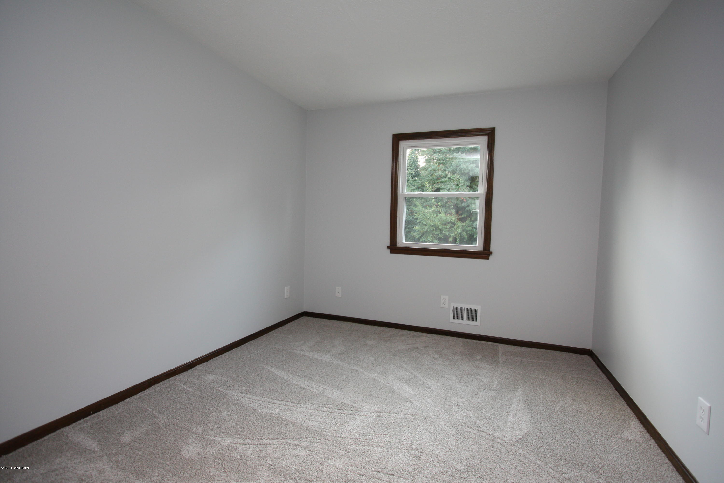 3712 Longview Road Jeffersontown, KY 40299 - Photo 12 of 35 Upper level bedroom