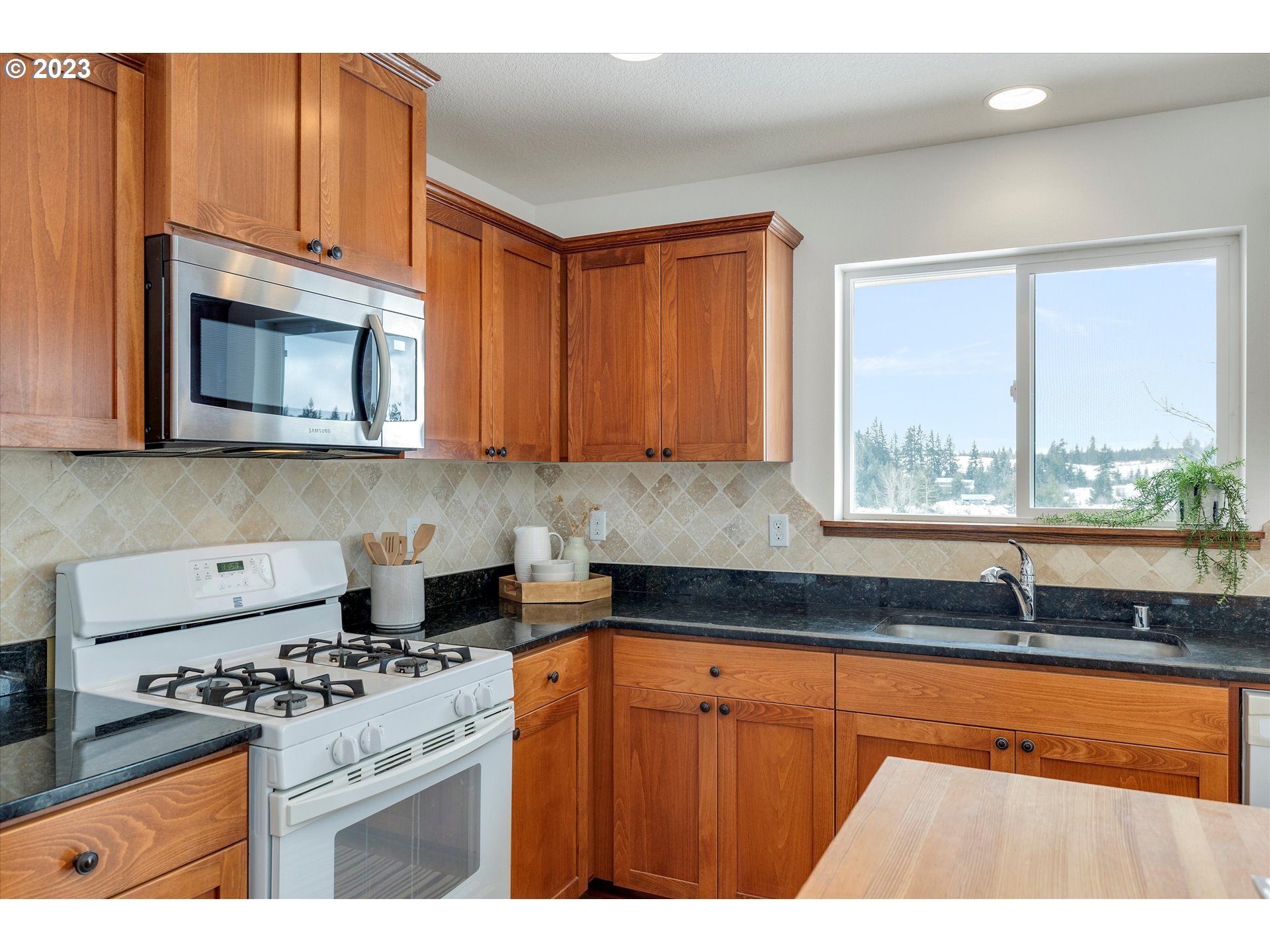 15 Pyatt Road White Salmon, WA 98672 - Photo 13 of 32 Kitchen