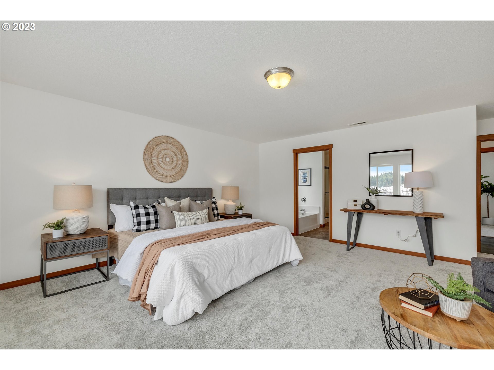 15 Pyatt Road White Salmon, WA 98672 - Photo 17 of 32 Primary Bedroom