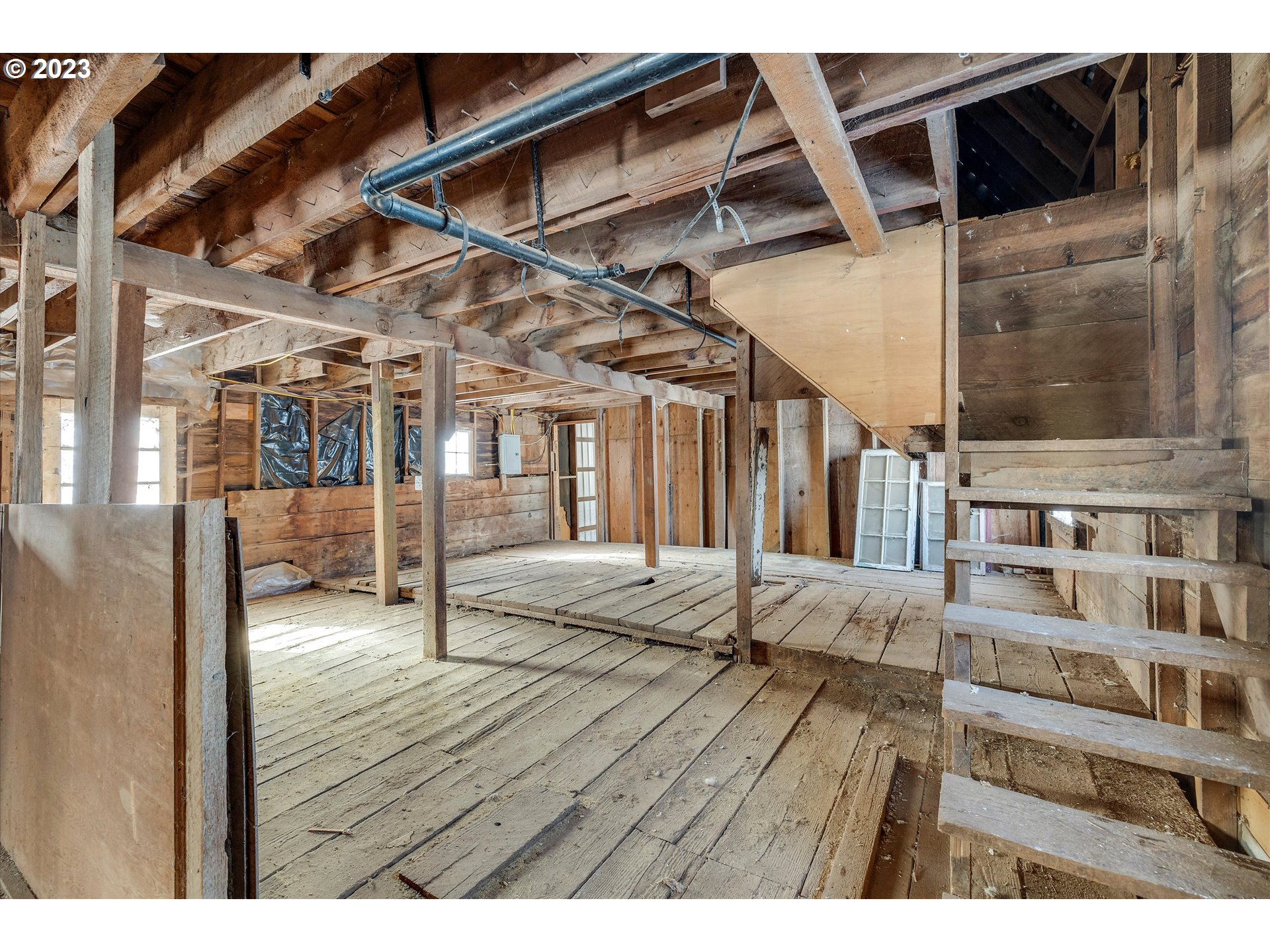 15 Pyatt Road White Salmon, WA 98672 - Photo 27 of 32 Barn