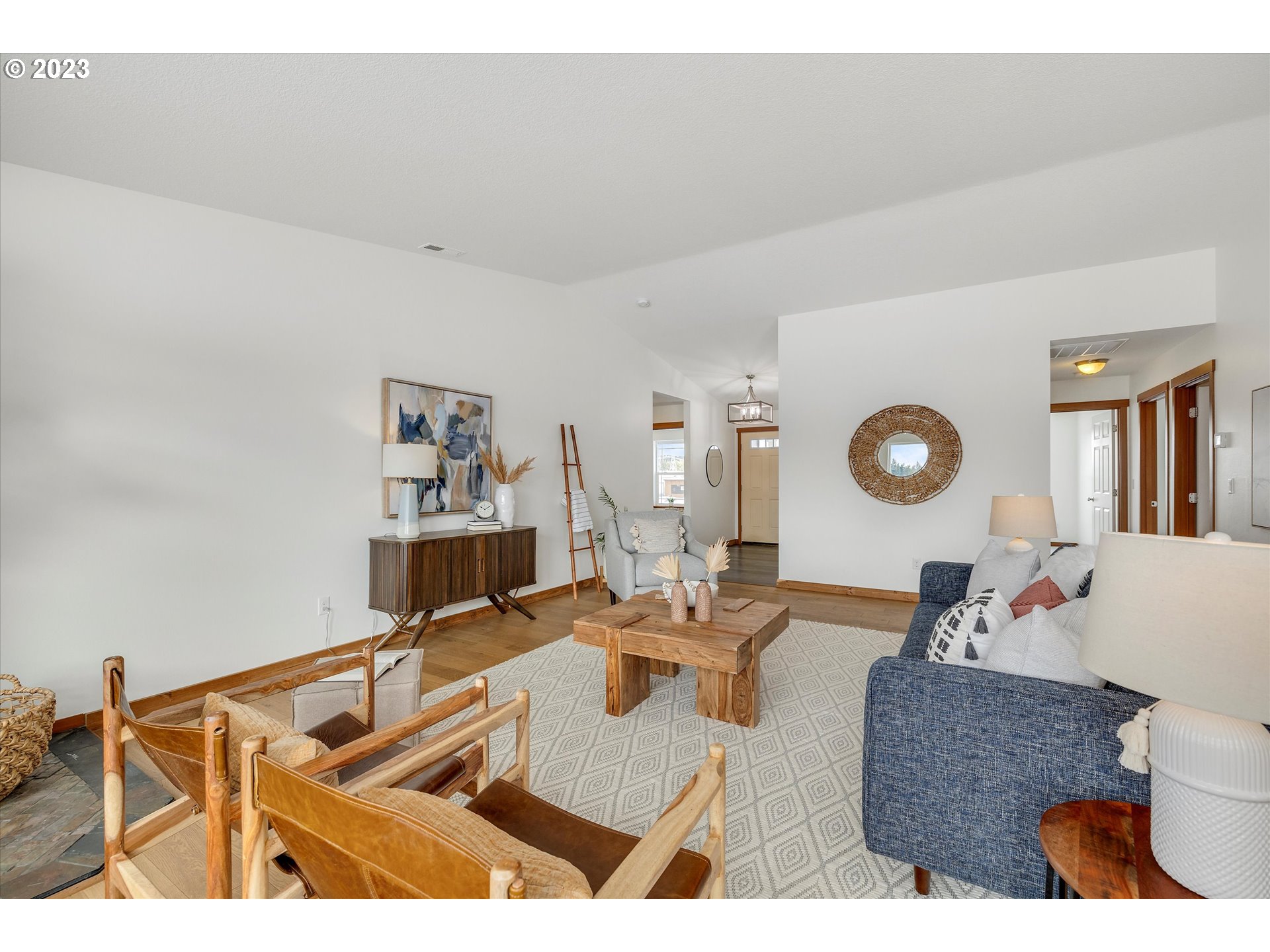 15 Pyatt Road White Salmon, WA 98672 - Photo 7 of 32 Living Room
