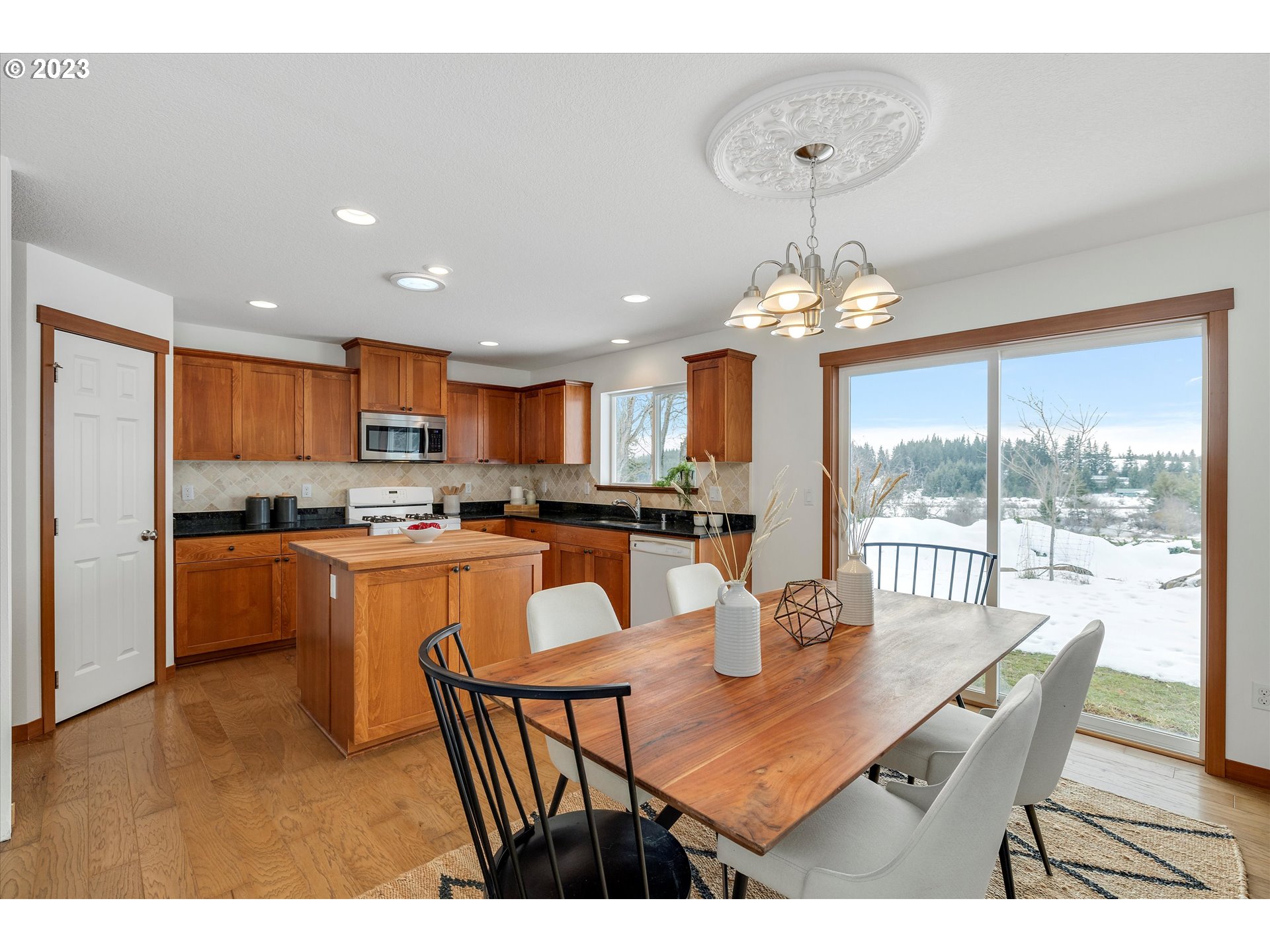 15 Pyatt Road White Salmon, WA 98672 - Photo 9 of 32 Dining Room