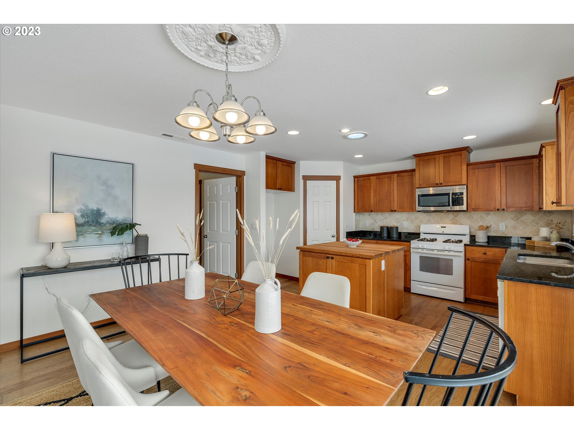 15 Pyatt Road White Salmon, WA 98672 - Photo 10 of 32 Dining Room