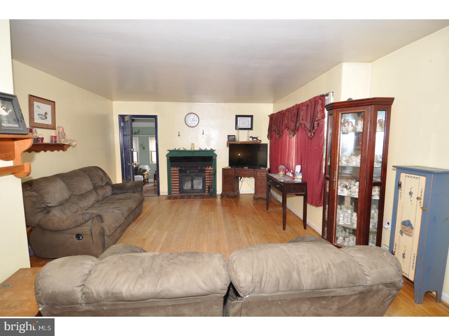 2 Ridgley Street Mount Holly, NJ 08060 - Photo 10 of 25 Living Room