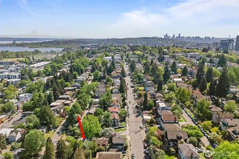 $945,000 | 2010 Northeast 54th Street, Seattle, WA 98105