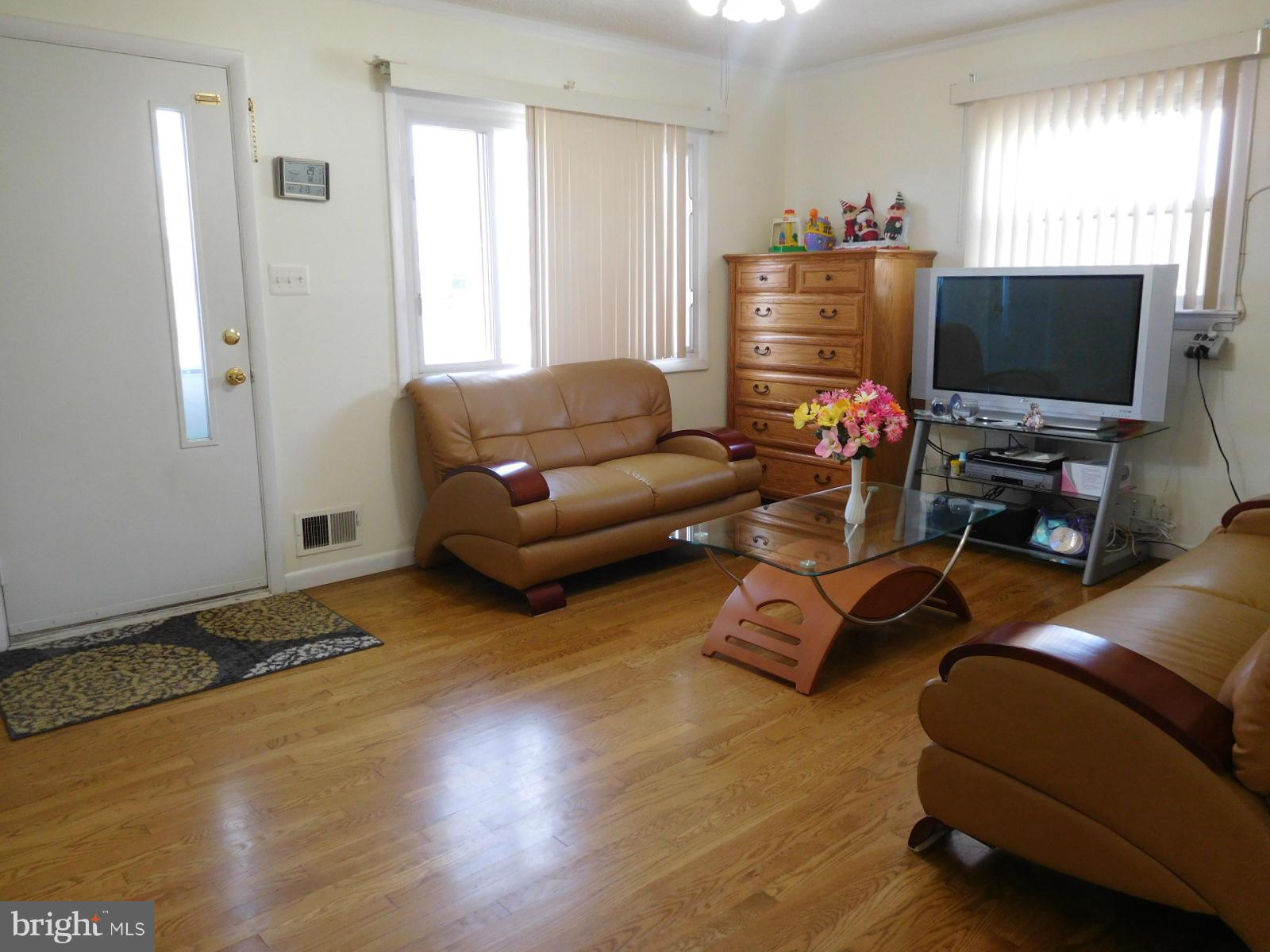 7557 Alleghany Road Manassas, VA 20111 - Photo 4 of 5 Family Room