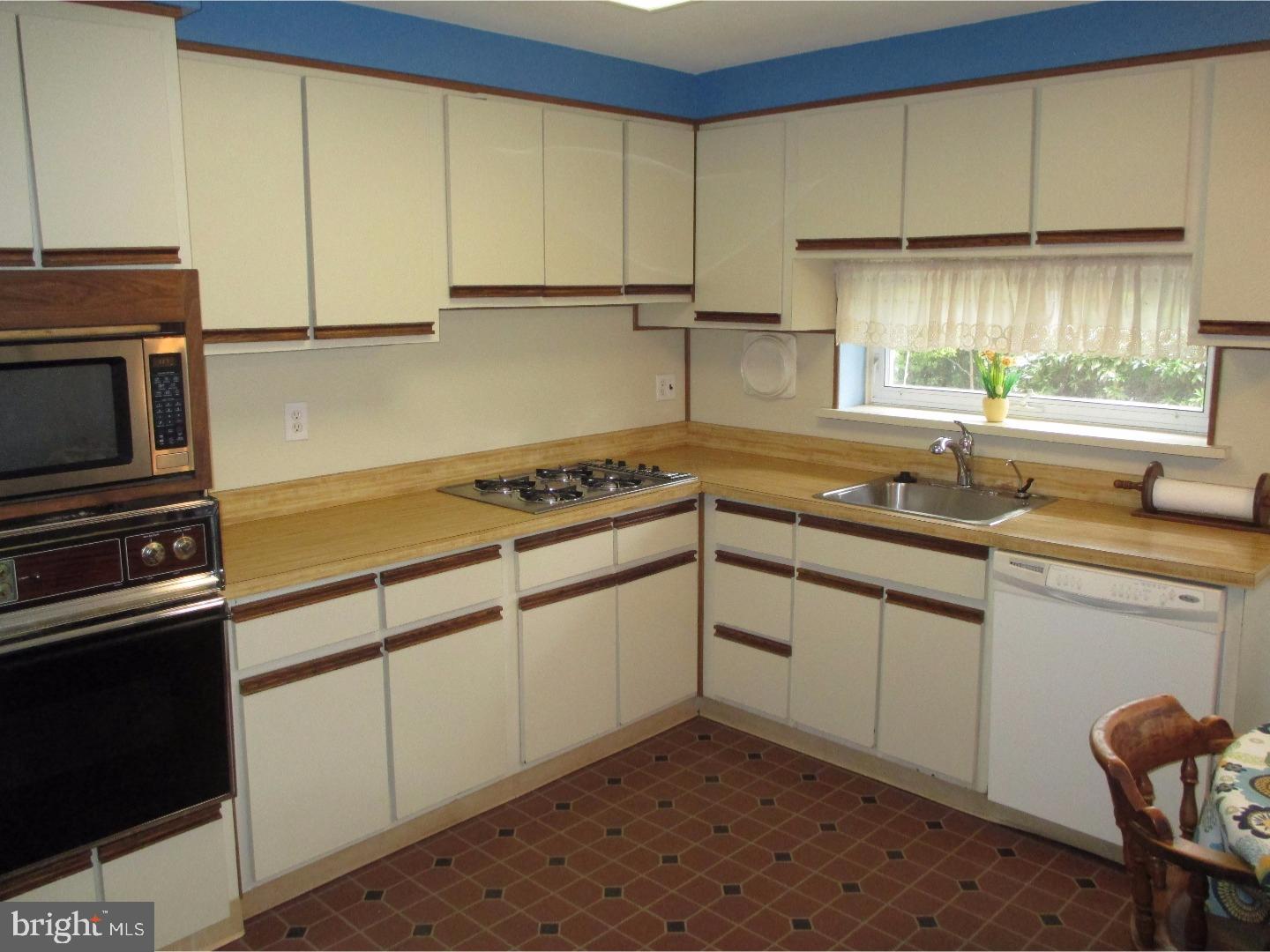 484 Leonard Road Huntingdon Valley, PA 19006 - Photo 12 of 25 Gallery Image 12