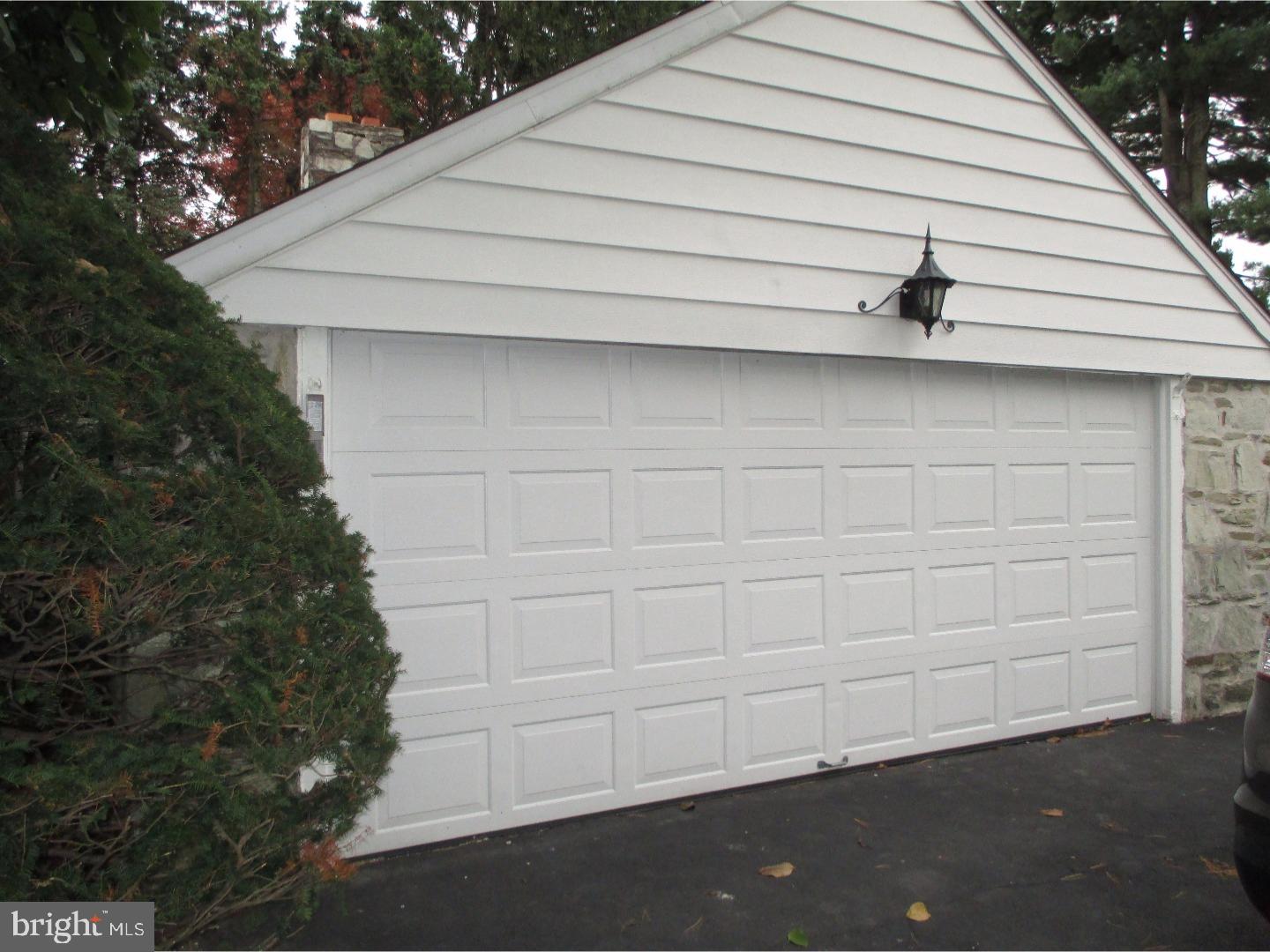 484 Leonard Road Huntingdon Valley, PA 19006 - Photo 3 of 25 Gallery Image 3