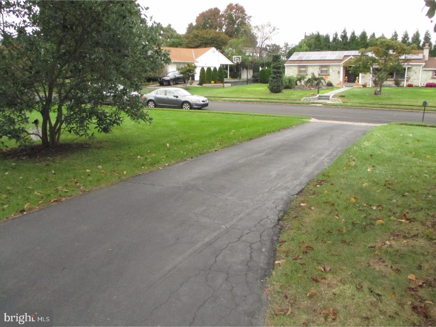 484 Leonard Road Huntingdon Valley, PA 19006 - Photo 4 of 25 Gallery Image 4