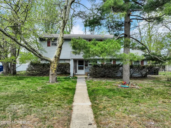 $945,000 | 29 Barbara Lane, Oakhurst, NJ 07755