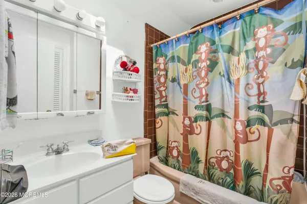 $945,000 | 29 Barbara Lane, Oakhurst, NJ 07755