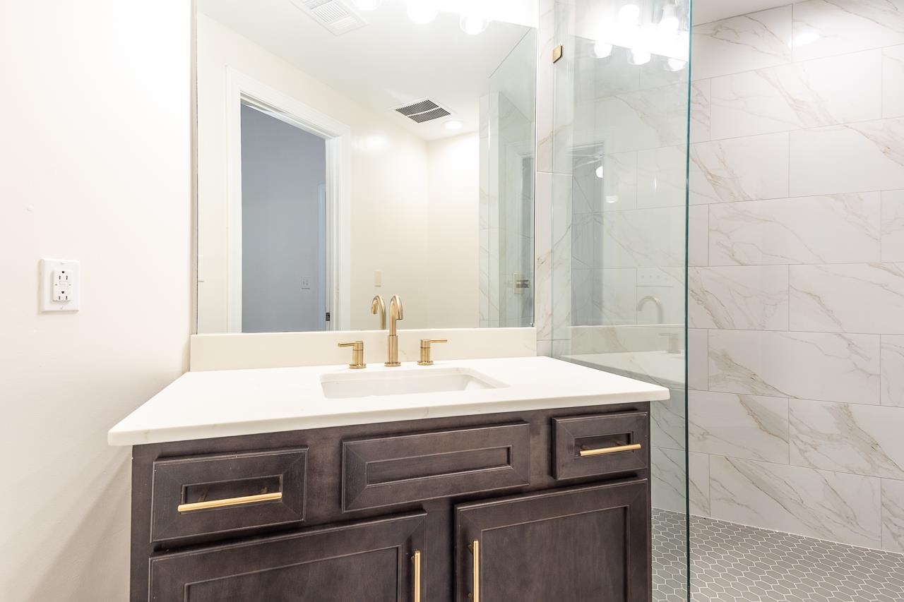 95 South Main Street, Unit 101 Memphis, TN 38103 - Photo 15 of 26 a bathroom with a sink and a mirror