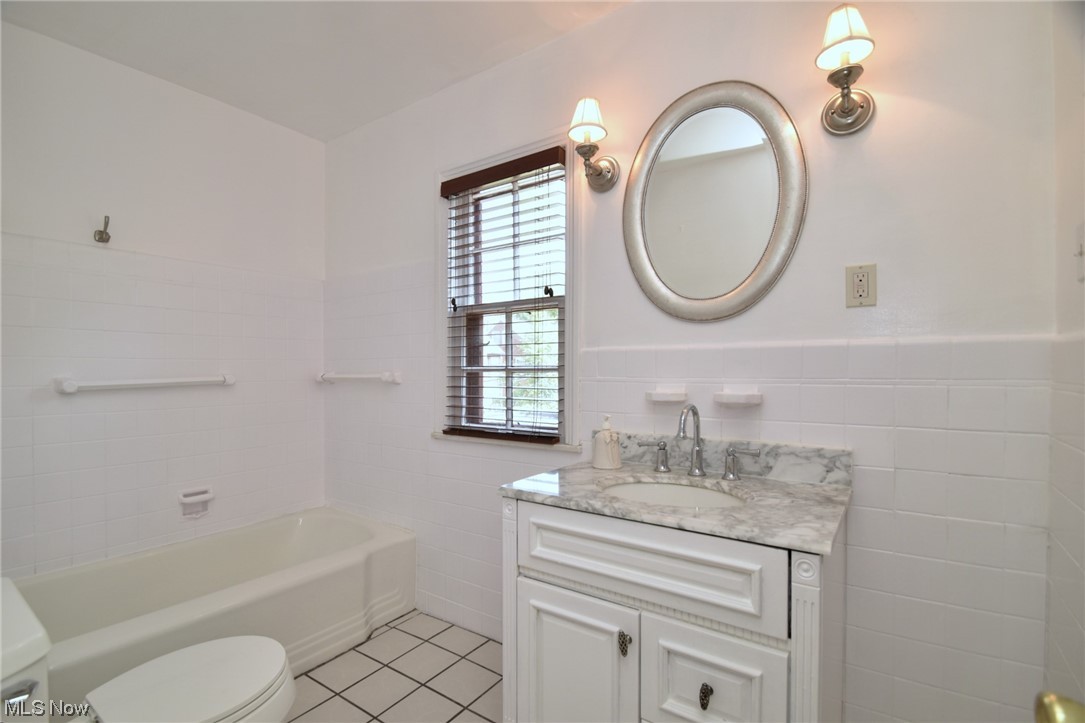 2443 Dysart Road Cleveland, OH 44118 - Photo 17 of 25 Gallery Image 17