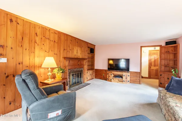 $399,000 | 156 East New Lenox Road, Pittsfield, MA 01201