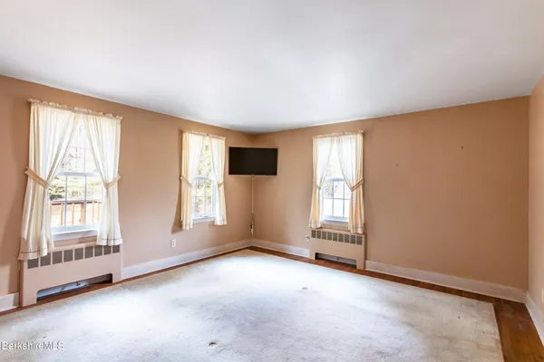 $399,000 | 156 East New Lenox Road, Pittsfield, MA 01201