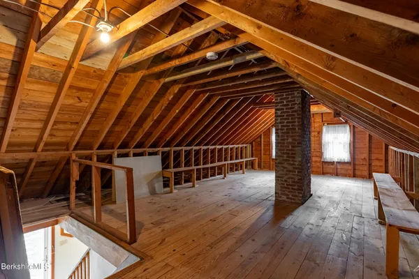 $399,000 | 156 East New Lenox Road, Pittsfield, MA 01201