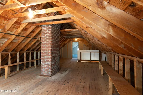 $399,000 | 156 East New Lenox Road, Pittsfield, MA 01201