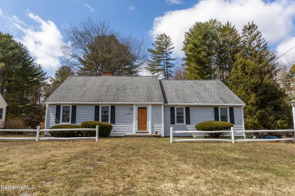 $399,000 | 156 East New Lenox Road, Pittsfield, MA 01201