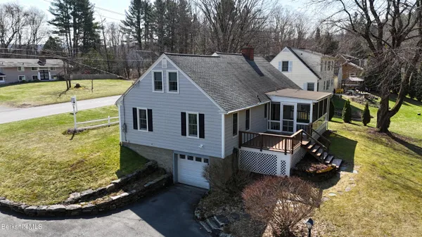 $399,000 | 156 East New Lenox Road, Pittsfield, MA 01201