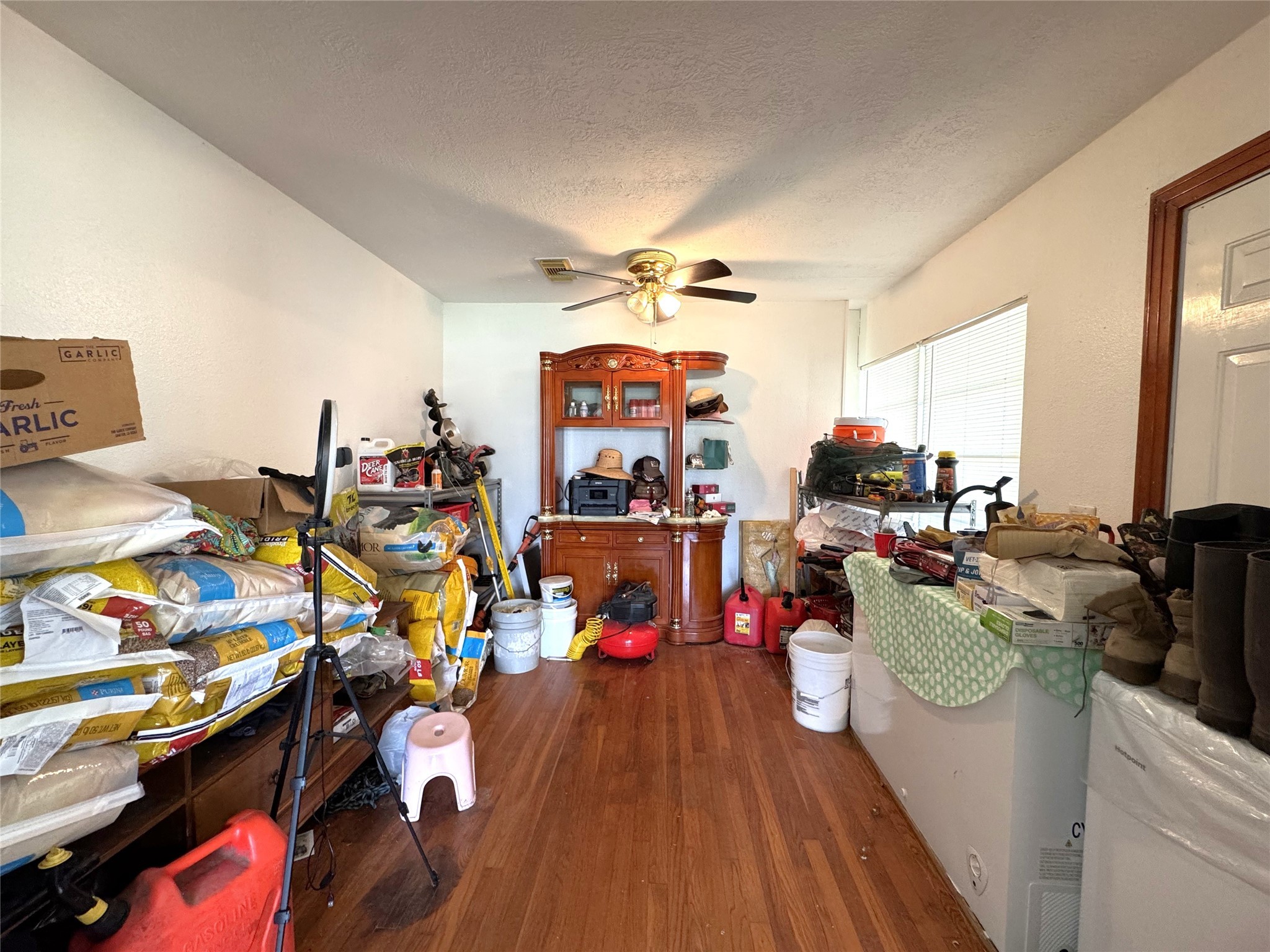 1435 Shaws Bend Road Columbus, TX 78934 - Photo 11 of 36 a living room with lots of furniture and a wooden floors