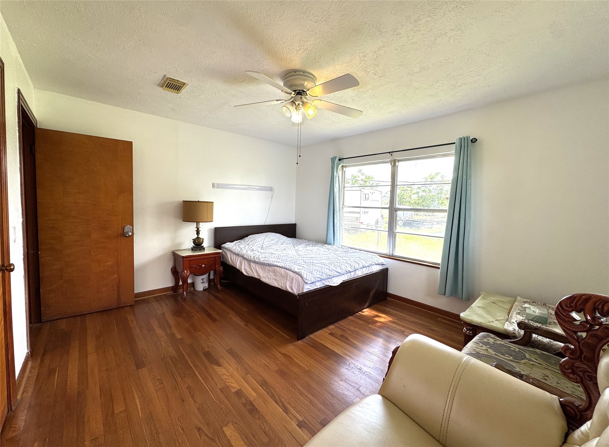 1435 Shaws Bend Road Columbus, TX 78934 - Photo 15 of 36 a bedroom with a bed and a window