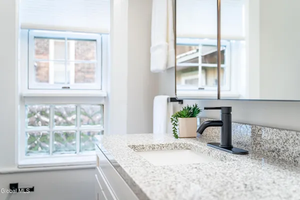 $1,950 | 323 2nd Street, Unit 1, Troy, NY 12180