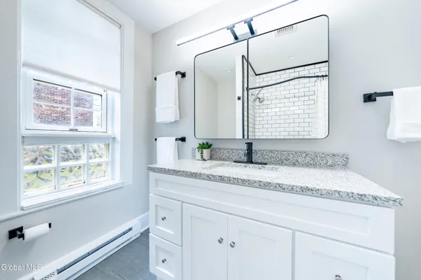 $1,950 | 323 2nd Street, Unit 1, Troy, NY 12180