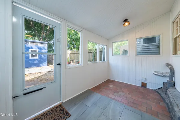 $1,950 | 323 2nd Street, Unit 1, Troy, NY 12180