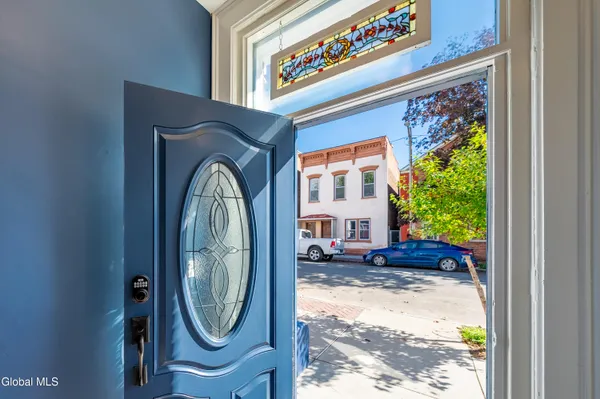 $1,950 | 323 2nd Street, Unit 1, Troy, NY 12180