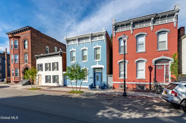 $1,950 | 323 2nd Street, Unit 1, Troy, NY 12180