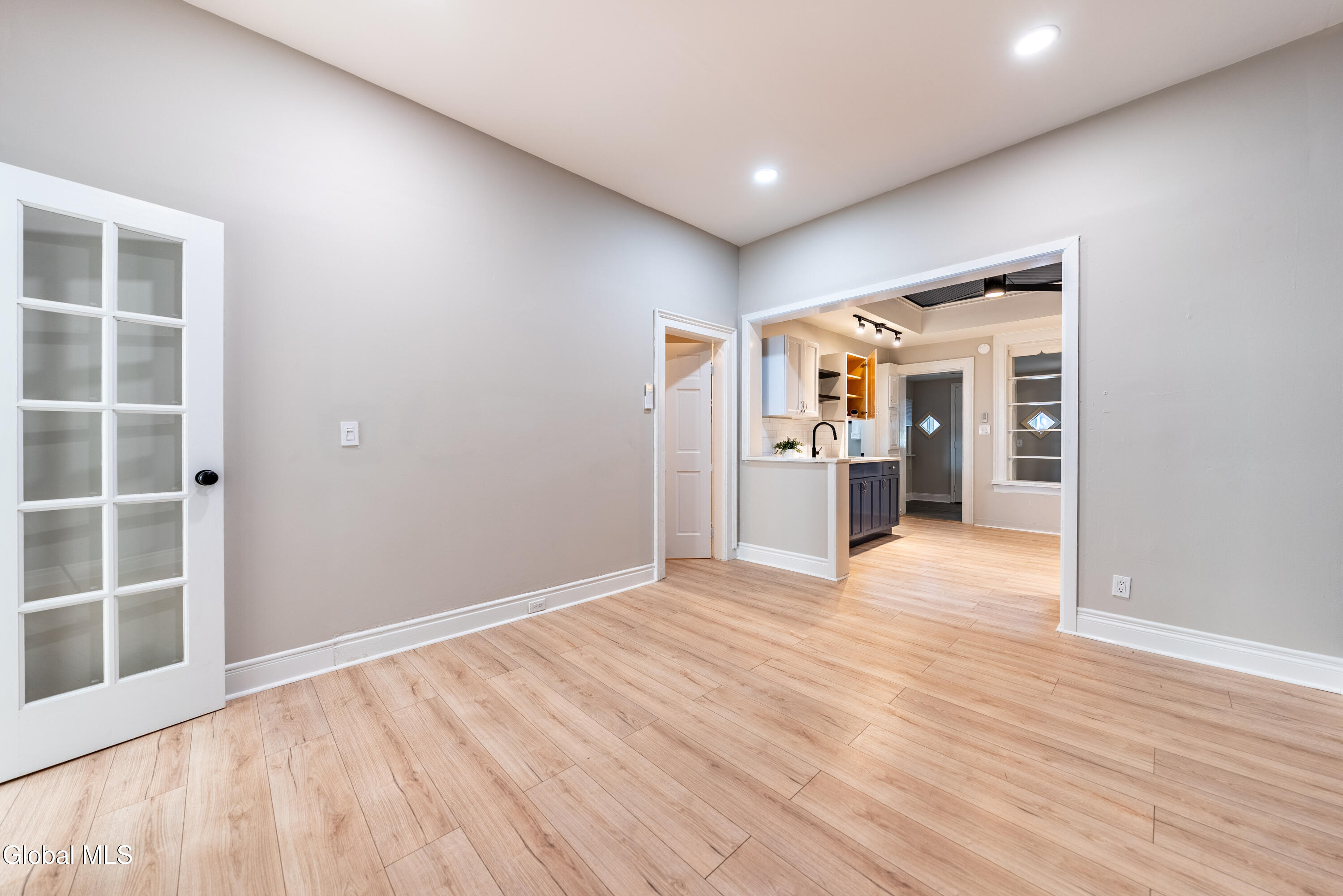 323 2nd Street, Unit 1 Troy, NY 12180 - Photo 4 of 21 DSC00424-HDR