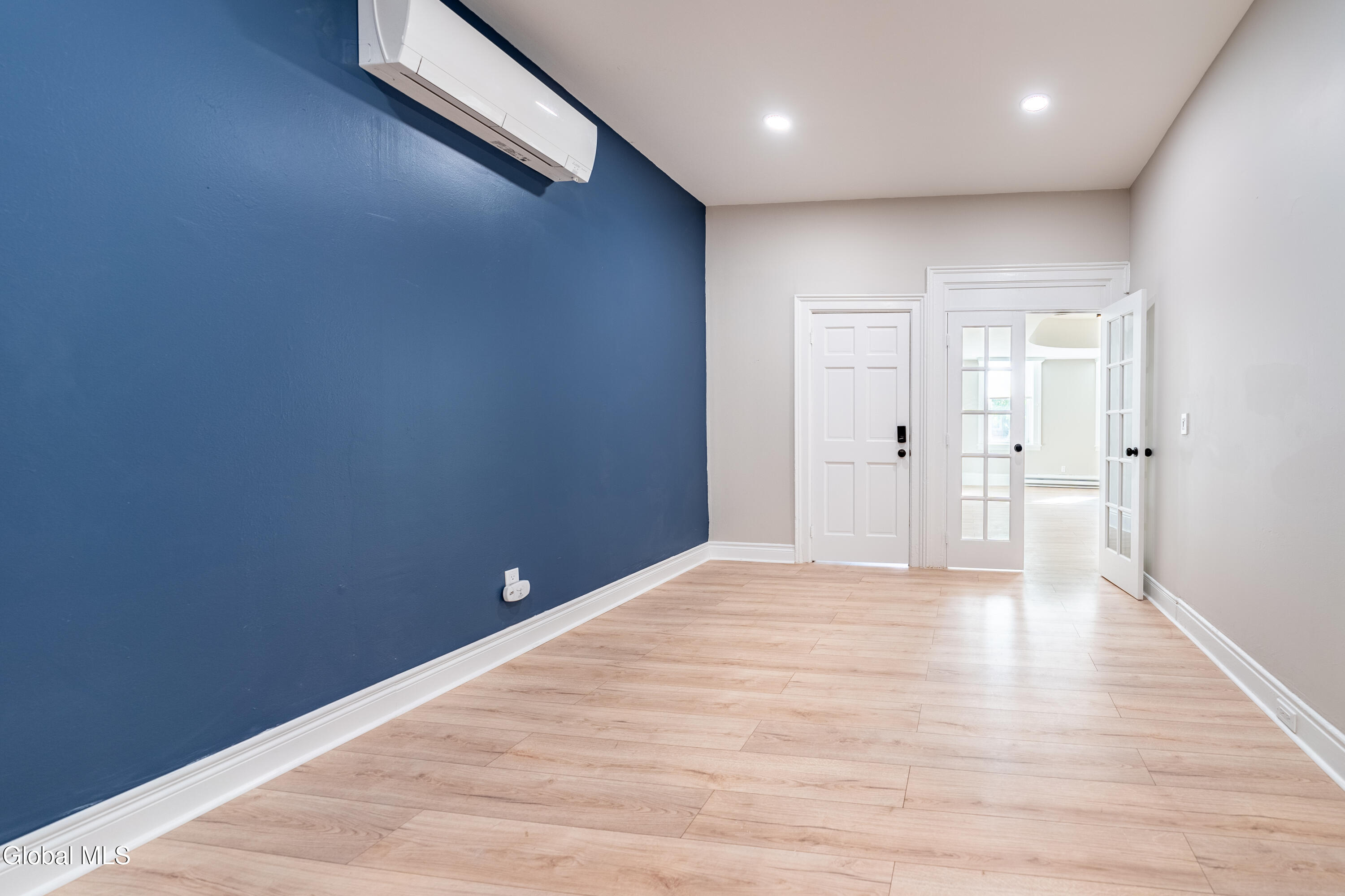 323 2nd Street, Unit 1 Troy, NY 12180 - Photo 5 of 21 DSC00434-HDR