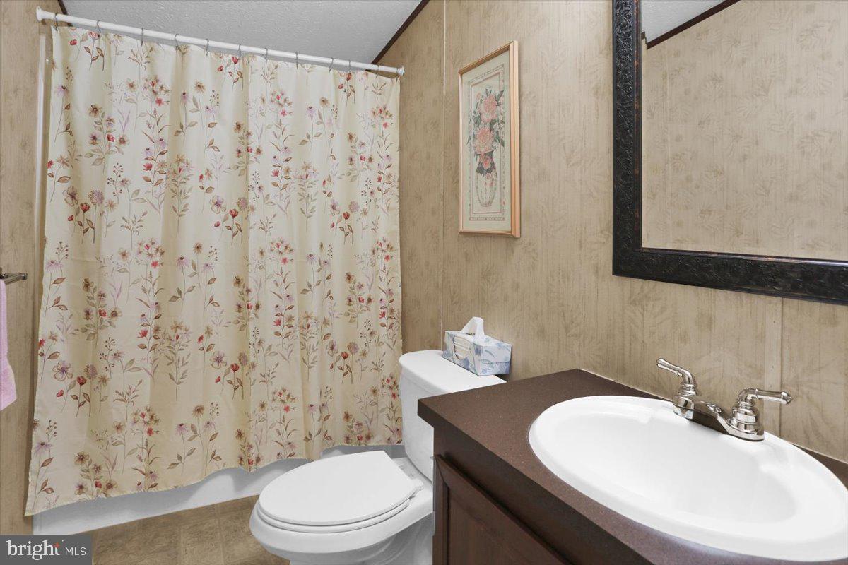 212 Barons Hill Road Honey Brook, PA 19344 - Photo 14 of 21 Hall bath with tub/shower