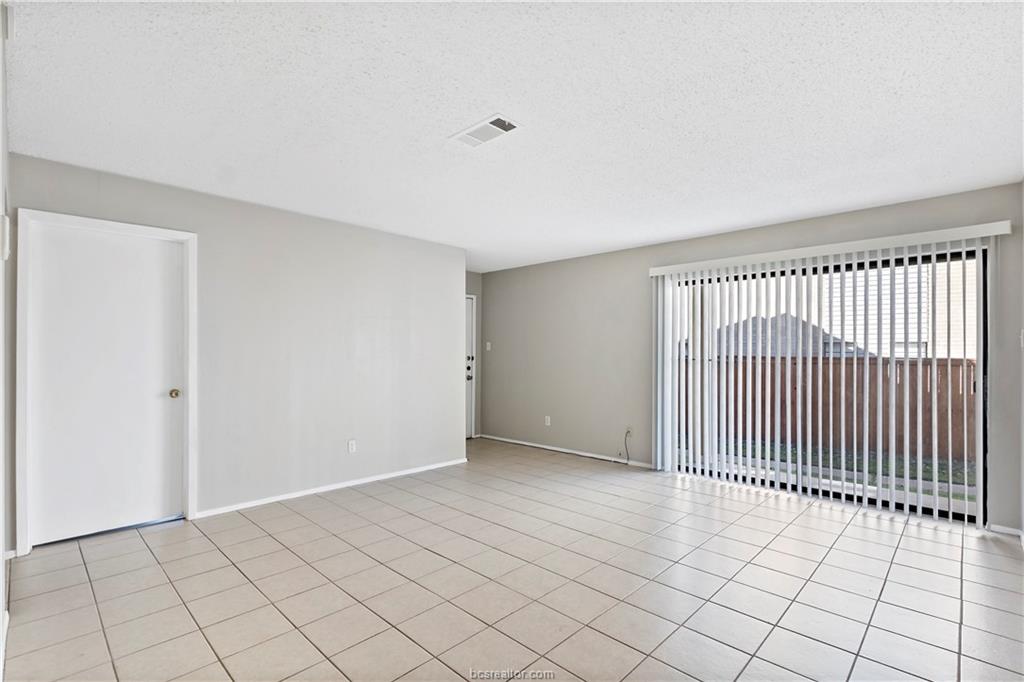 1112 Autumn Circle, Unit D College Station, TX 77840 - Photo 5 of 15 a view of a livingroom with a rug