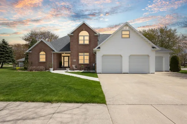 $599,900 | 4240 North Wedgewood Drive, Appleton, WI 54913