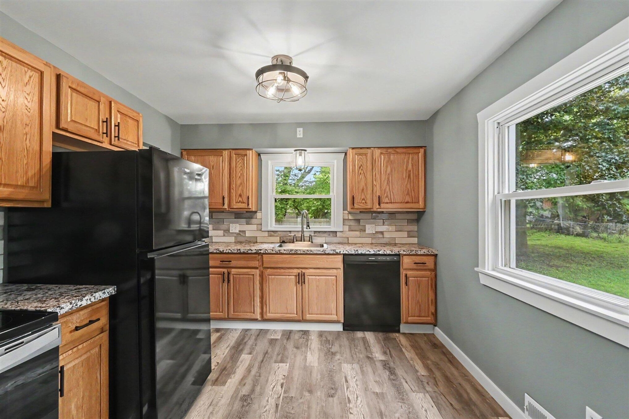 307 Mechanic Street Stockbridge, MI 49285 - Photo 6 of 15