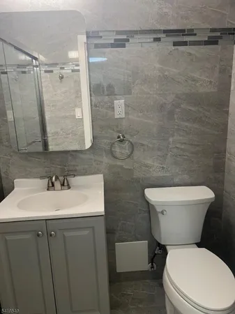 $2,000 | 530 Valley Road, Montclair, NJ 07043