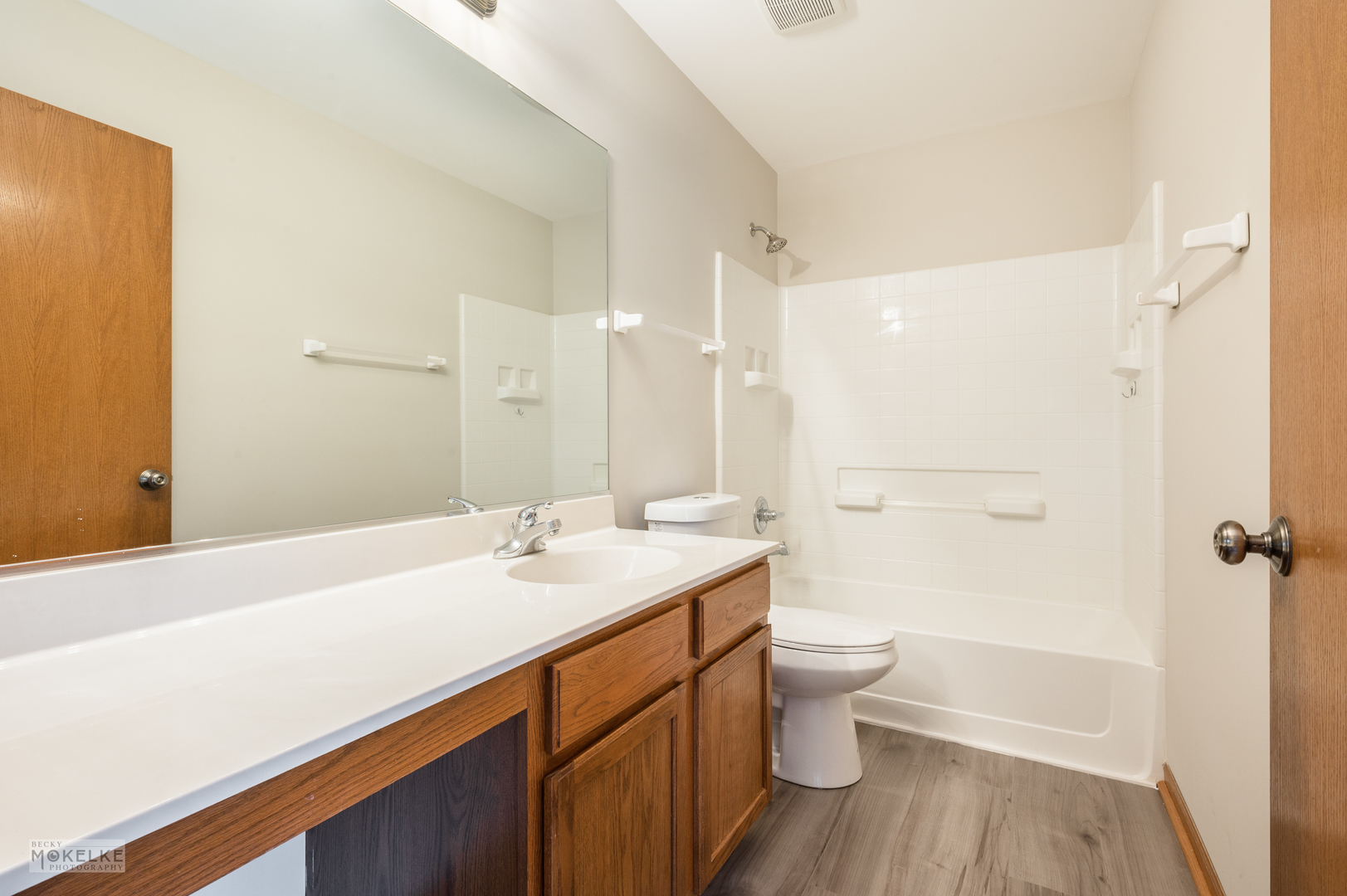 4401 Cummins Street Plano, IL 60545 - Photo 14 of 22 a bathroom with a sink a toilet and shower