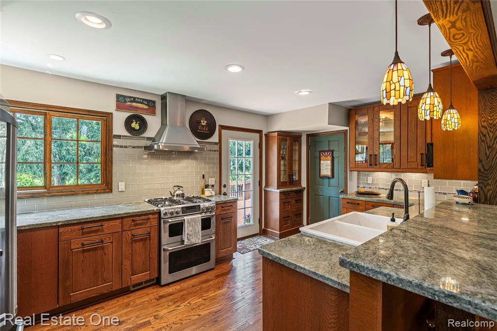 25740 Farmbrook Road Southfield, MI 48034 - Photo 9 of 64 Gallery Image 9