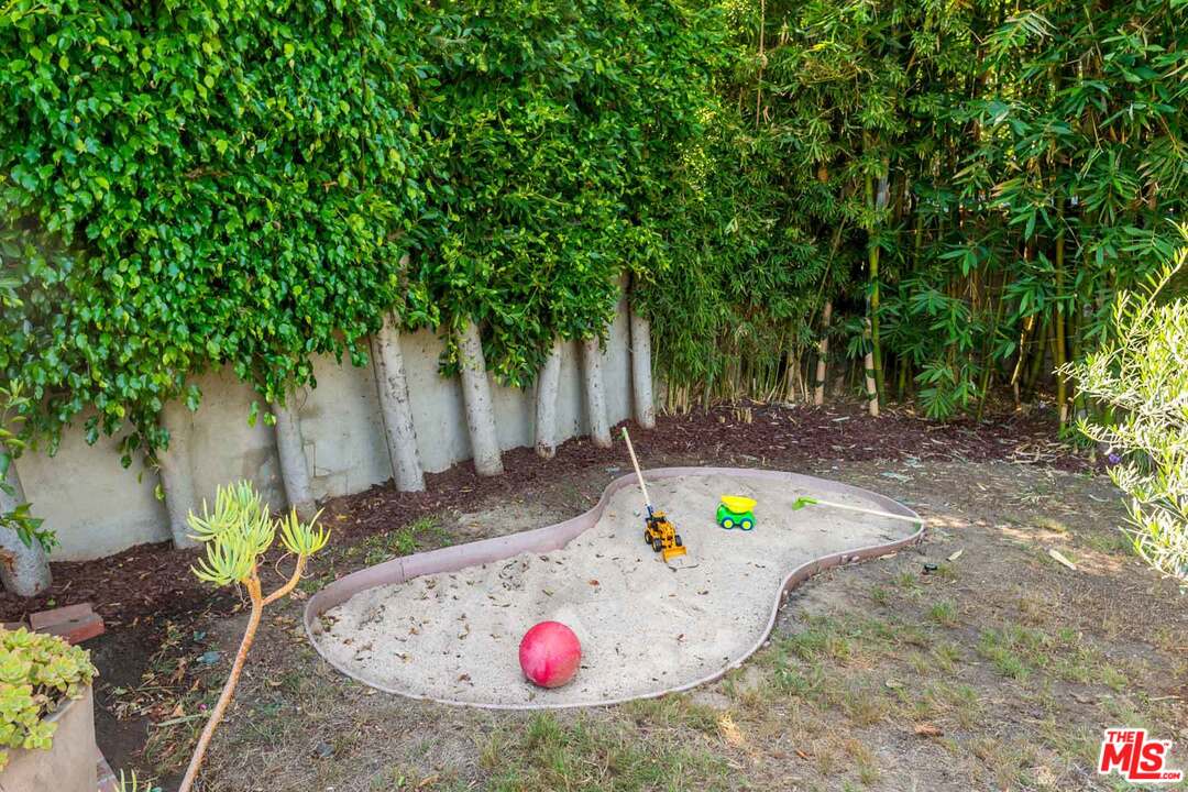 7418 Midfield Avenue Los Angeles, CA 90045 - Photo 26 of 28 a view of outdoor space and yard