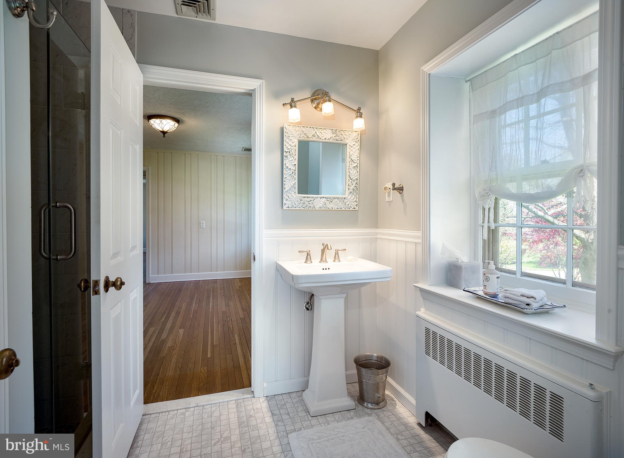 512 Atterbury Road Villanova, PA 19085 - Photo 23 of 31 En-suite Bath